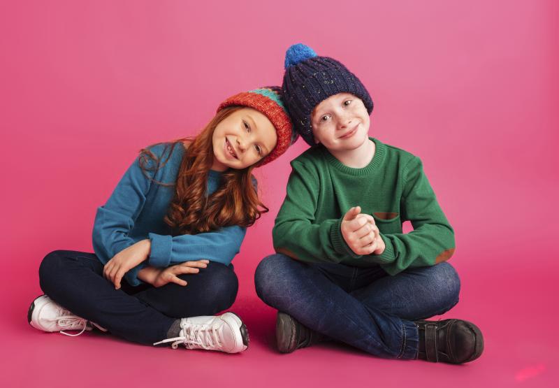 Children sitting together and smiling